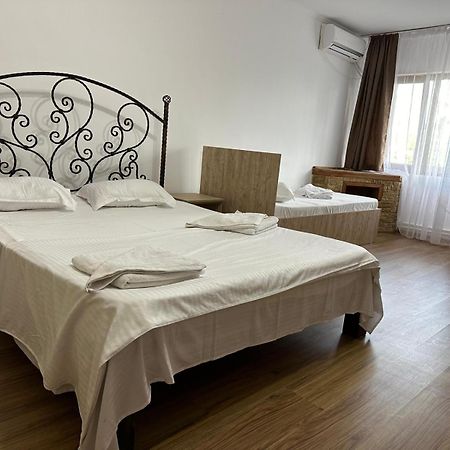 Pensiune Restaurant Rustic Rm Sarat Rymnik Zewnętrze zdjęcie